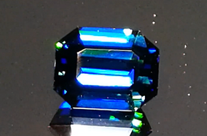 10.60ct Vivid farbwechselnder Zirkon Ring mit D Flawless Diamanten, eingefasst in 18 Karat Gelbgold