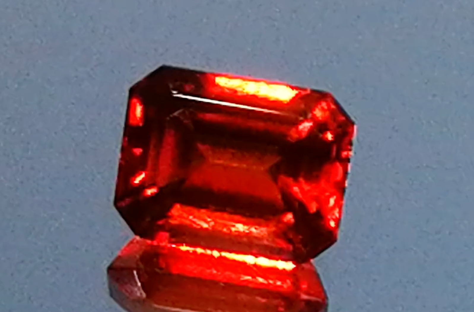 5.95ct Roter Sweet Home Rhodochrosit Ring mit D Flawless Diamanten, eingefasst in 18 Karat Gelbgold