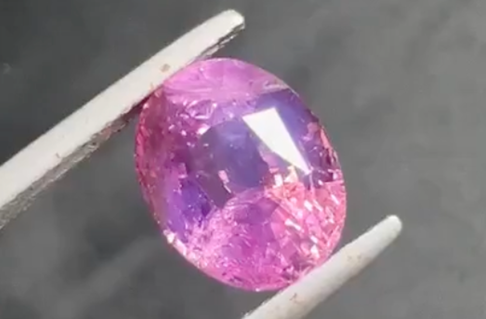 6.09ct nicht erhitzter Padparadscha Ceylon Saphir Ring mit D Flawless Diamanten, eingefasst in 18 Karat Weissgold