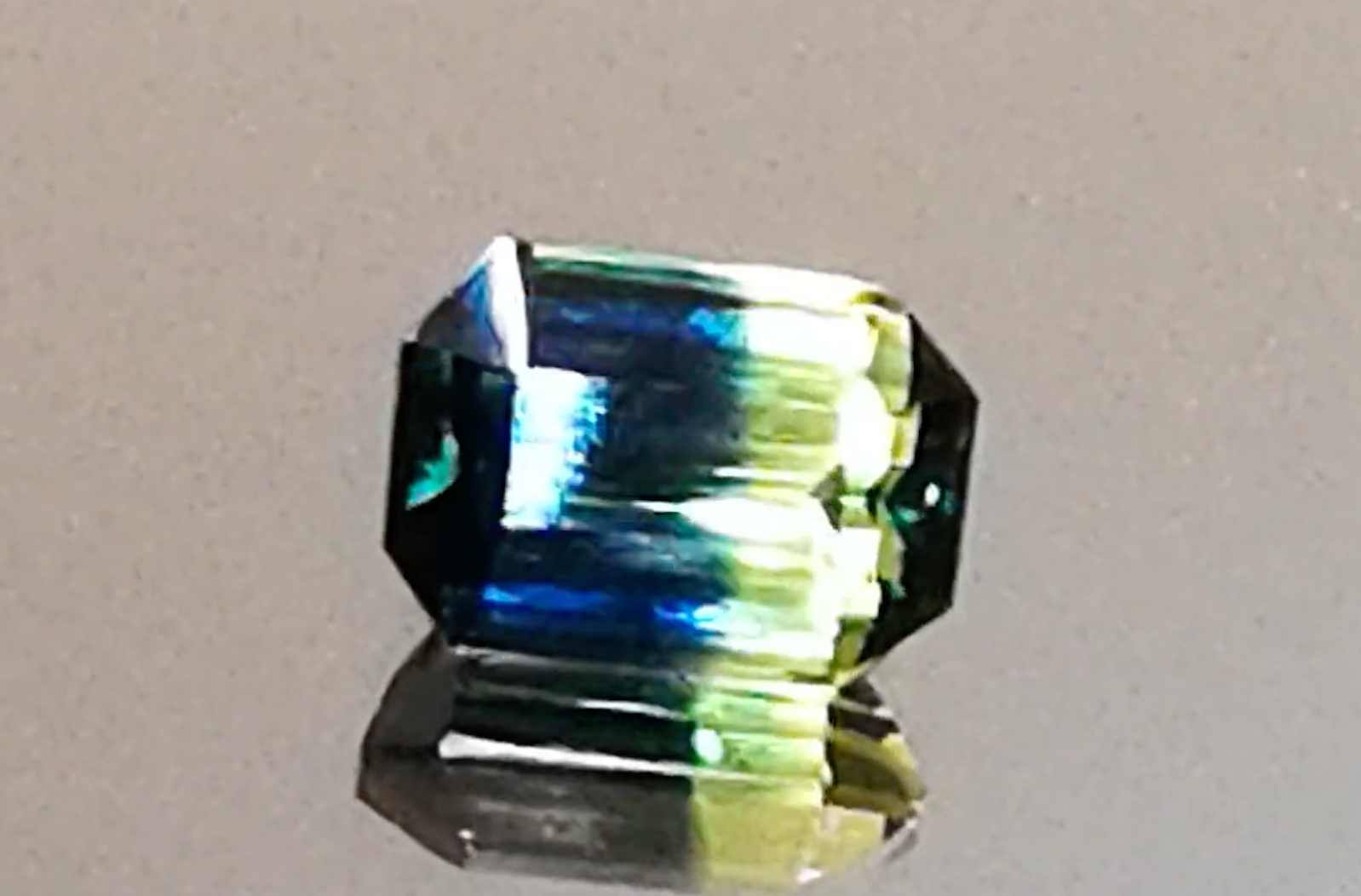 3.14ct Nicht erhitzer zweifarbiger australischer Saphir Ring mit D Flawless Diamanten, eingefasst in 18 Karat Gelbgold