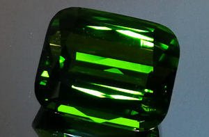 113.46ct Rekord Zabargad Peridot Halskette mit D Flawless Diamanten, eingefasst in 18 Karat Gelbgold