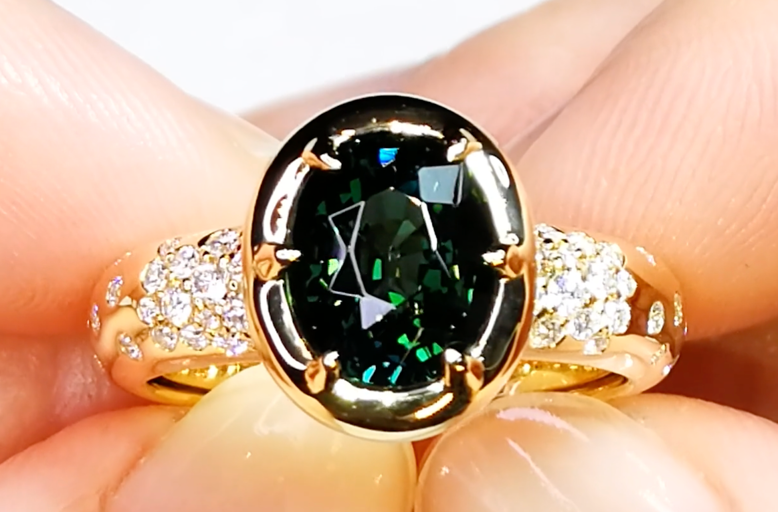 3.06ct Nicht erhitzter grüner Tansanit Ring mit D Flawless Diamanten, eingefasst in 18 Karat Gelbgold