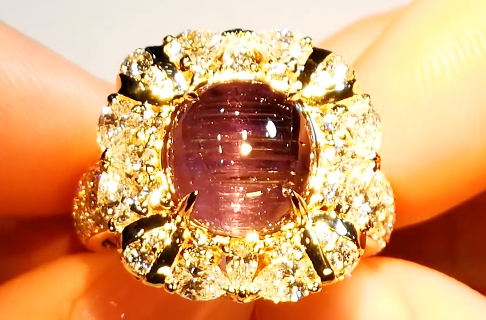 7.25ct Pinker Katzenauge Tansanit Ring mit D Flawless Diamanten, eingefasst in 18 Karat Gelbgold