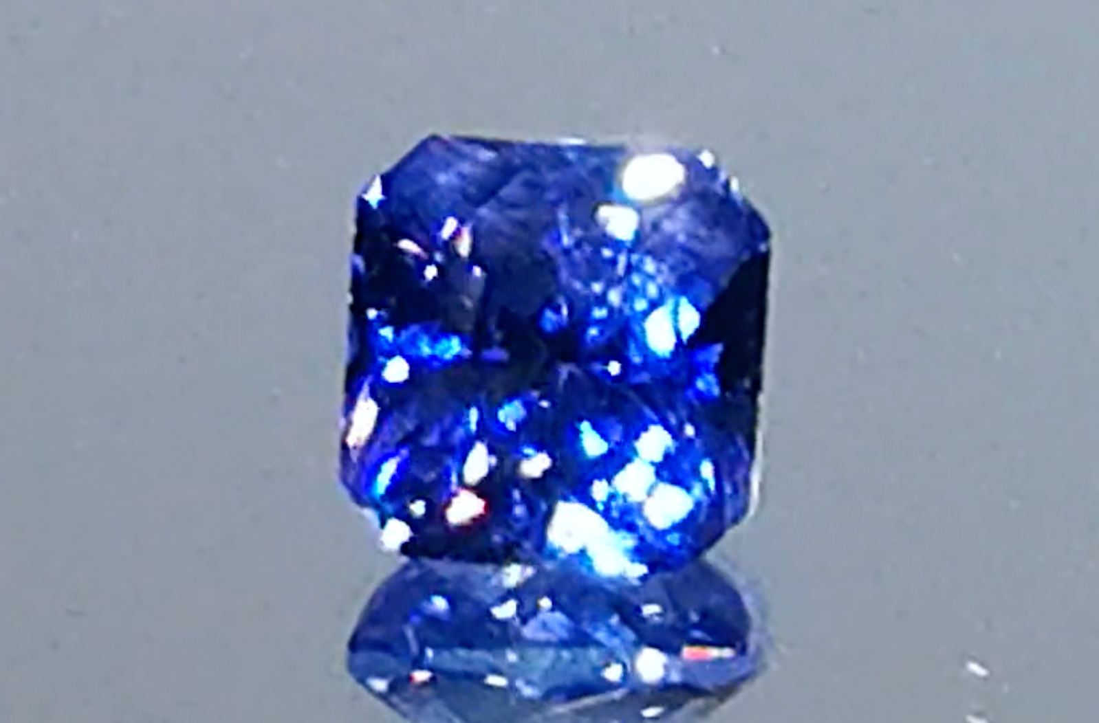 3.05ct nicht erhitzter kornblumenblauer Ceylon Saphir Ring mit D Flawless Diamanten, eingefasst in 18 Karat Weissgold