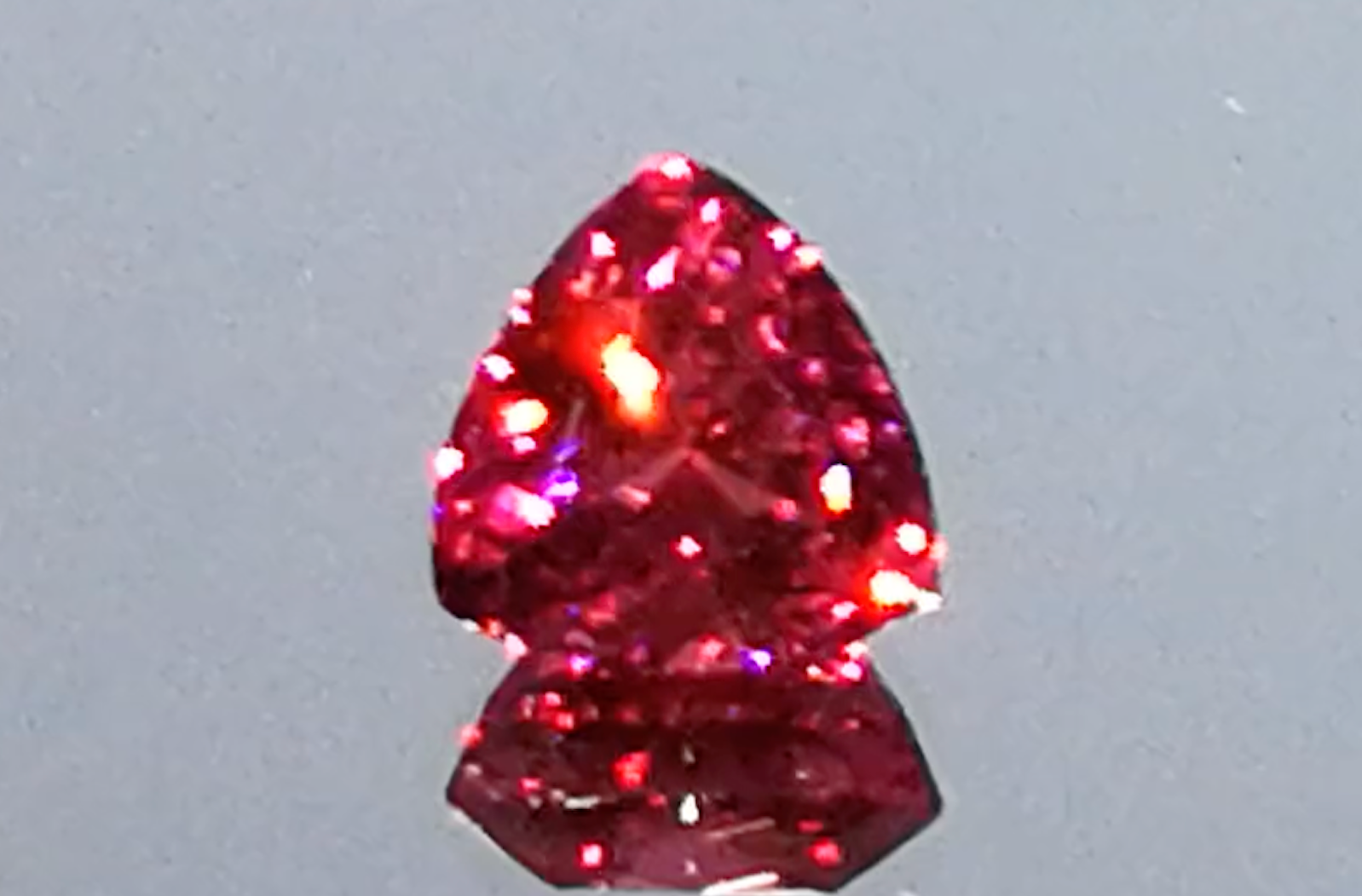 3.01ct Roter Noble Mogok Spinell Ring mit D Flawless Diamanten, eingefasst in 18 Karat Weissgold