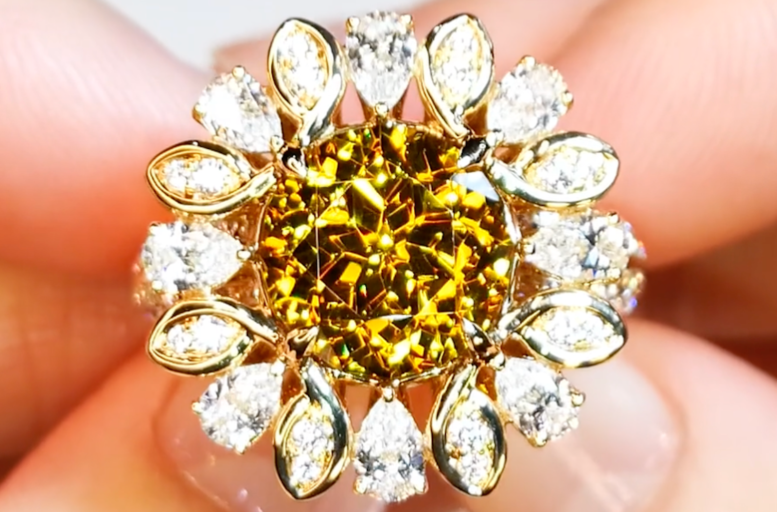 5.79ct Sphalerit Ring mit D Flawless Diamanten, eingefasst in 18 Karat Gelbgold