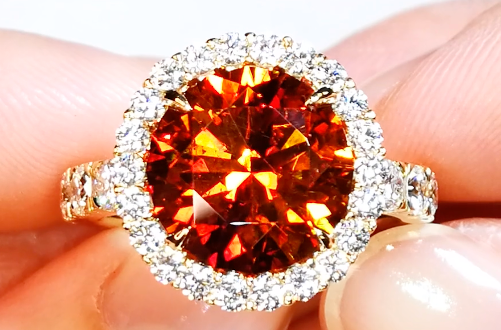 7.78ct Sphalerit Ring mit D Flawless Diamanten, eingefasst in 18 Karat Gelbgold