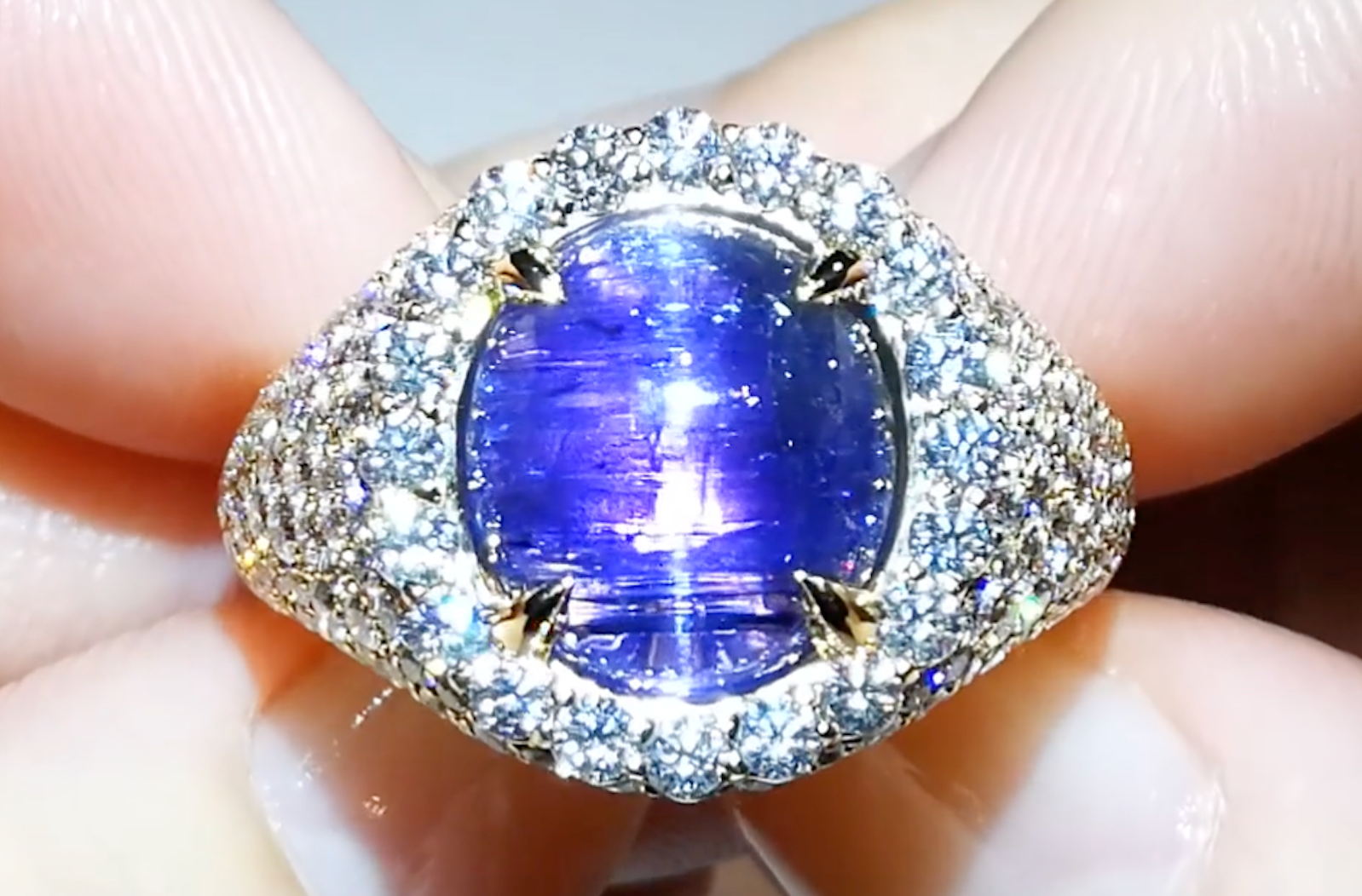 6.37ct Katzen Auge Tansanit Ring mit D Flawless Diamanten, eingefasst in 18 Karat Gelbgold
