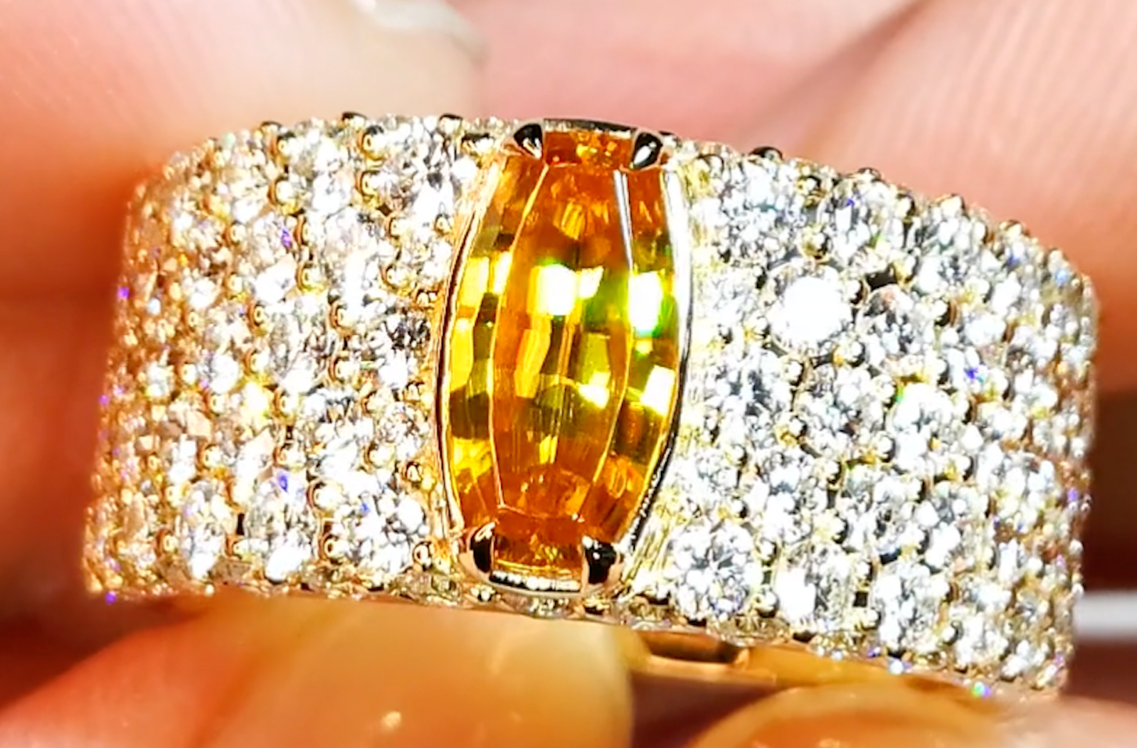 2.88ct Stibiotantalit Ring mit D Flawless Diamanten, eingefasst in 18 Karat Gelbgold