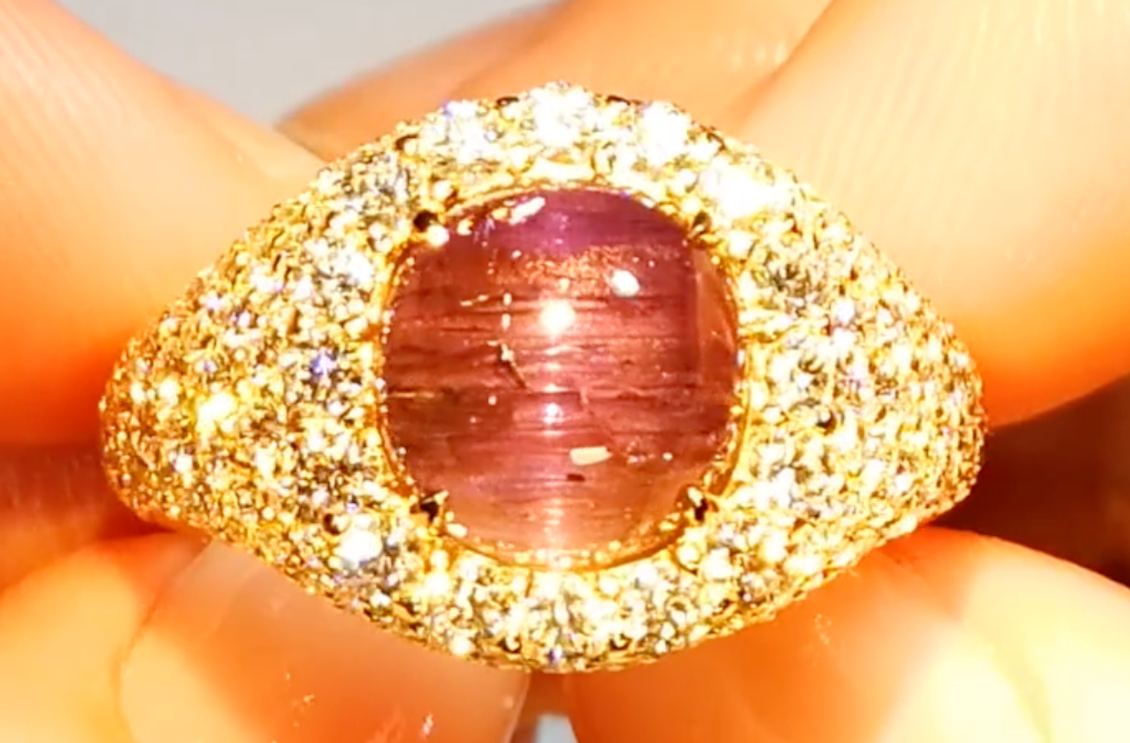 4.14ct Pinker Katzen Auge Tansanit Ring mit D Flawless Diamanten, eingefasst in 18 Karat Gelbgold