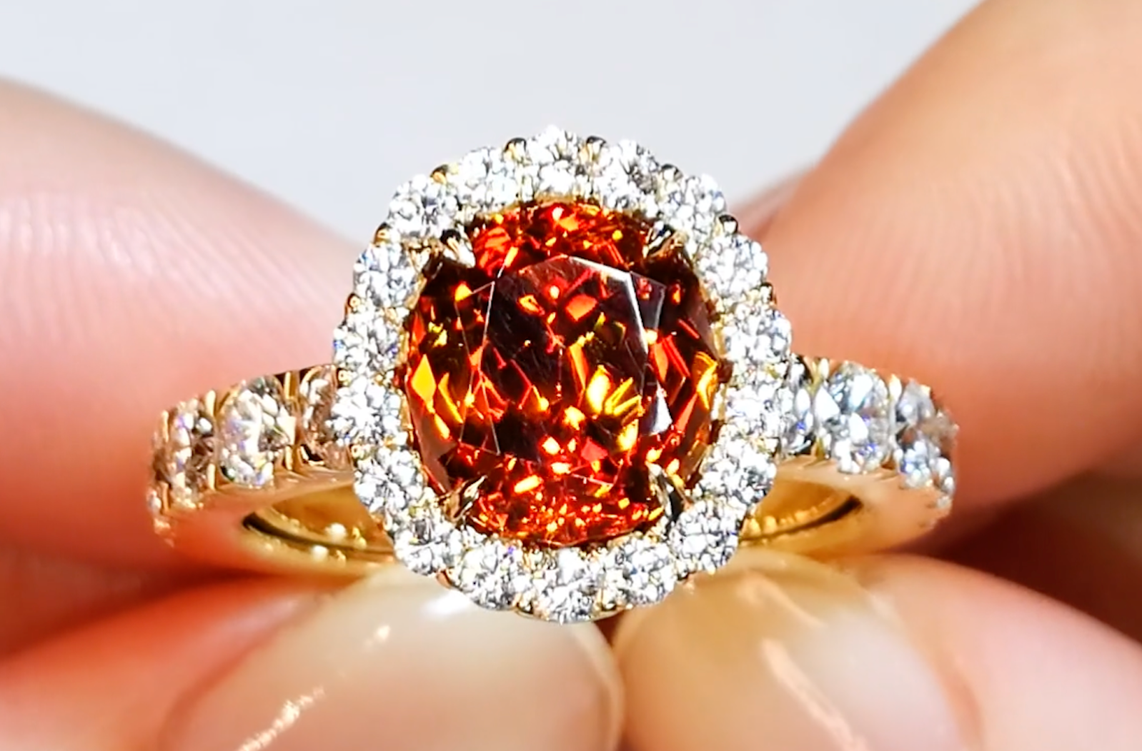4.00ct Sphalerit Ring mit D Flawless Diamanten, eingefasst in 18 Karat Gelbgold