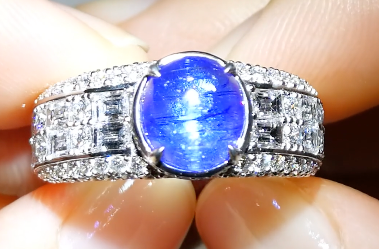 3.83ct Katzen Auge Tansanit Ring mit D Flawless Diamanten, eingefasst in 18 Karat Weissgold