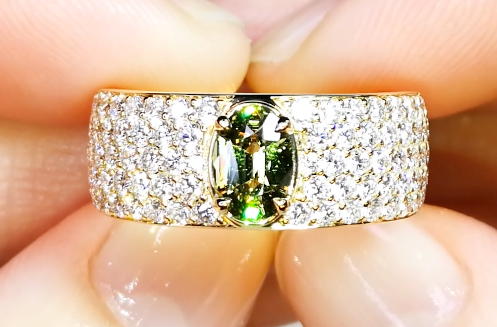 0.70ct russischer Demantoid Ring mit D Flawless Diamanten, eingefasst in 18 Karat Gelbgold