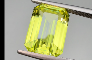5.04ct Neon Chrysoberyll Ring mit D Flawless Diamanten, eingefasst in 18 Karat Gelbgold