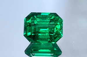 3.32ct Antiker Gübelin zertifizierter kolumbianischer Muzo Smaragd Ring mit D Flawless Diamanten, eingefasst in 18 Karat Gelbgold