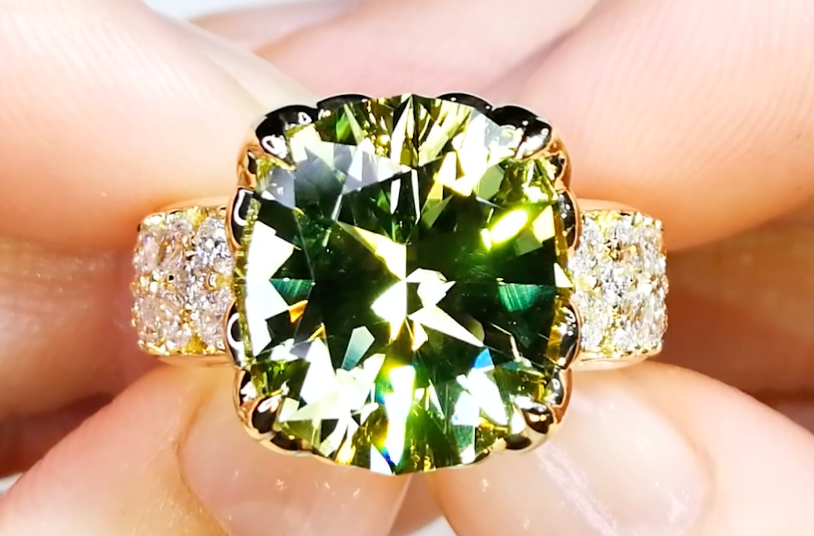 8.03ct Paraiba Turmalin Ring mit D Flawless Diamanten, eingefasst in 18 Karat Gelbgold