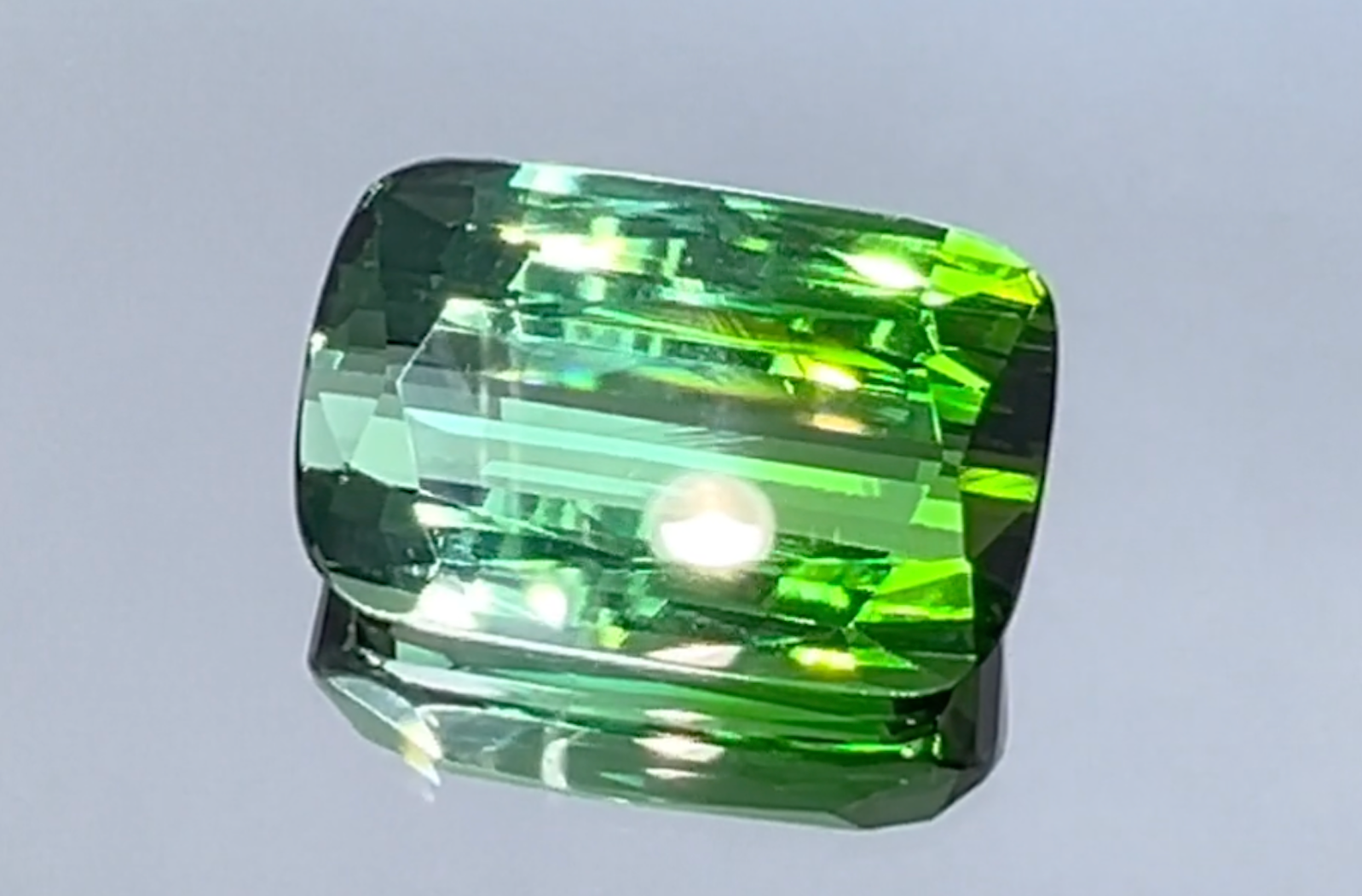 15.18ct Zweifarbiger Lagunen Turmalin Ring mit D Flawless Diamanten, eingefasst in 18 Karat Gelbgold