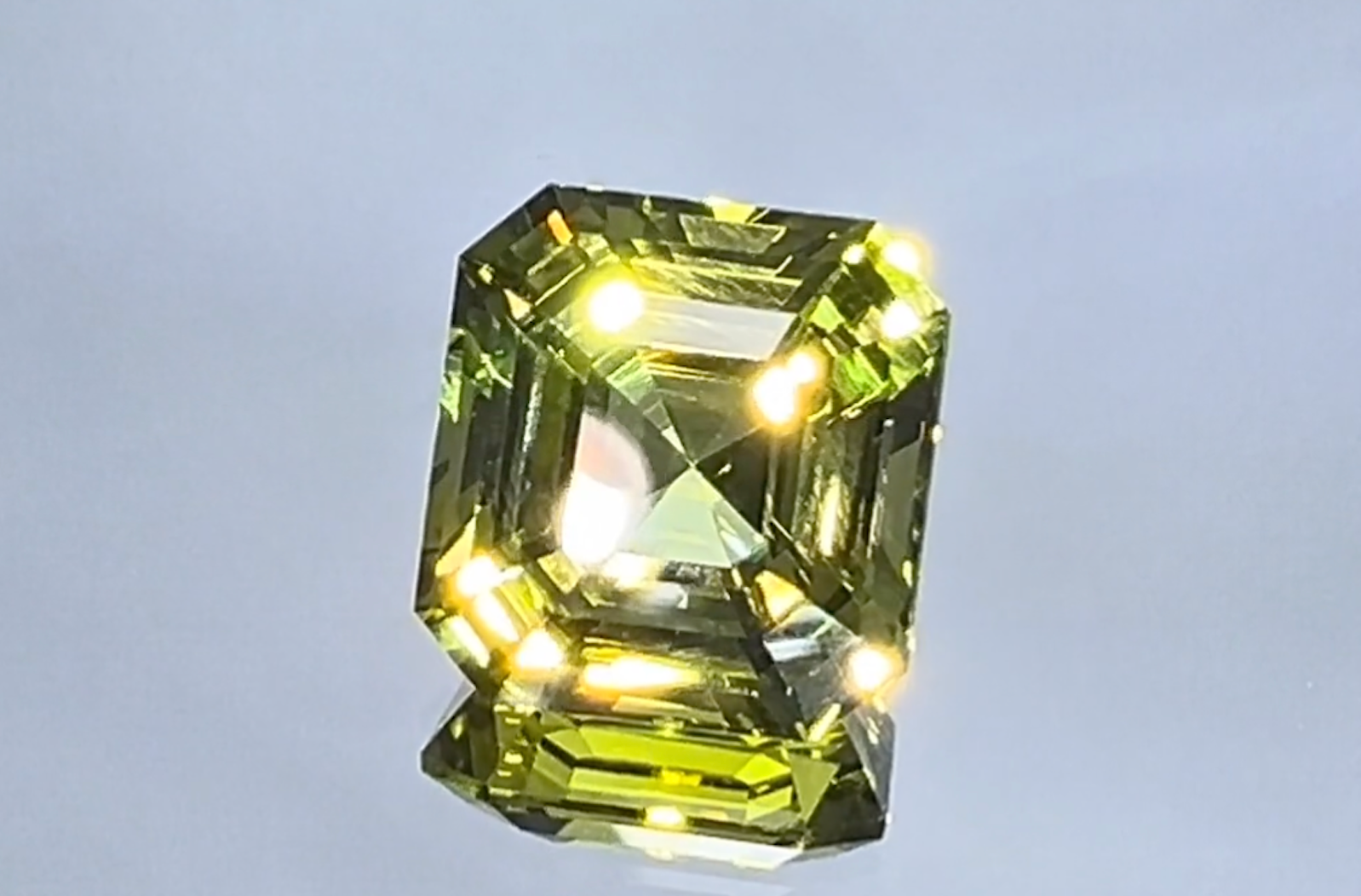 4.56ct Asscher Chrysoberyll Ring mit D Flawless Diamanten, eingefasst in 18 Karat Gelbgold