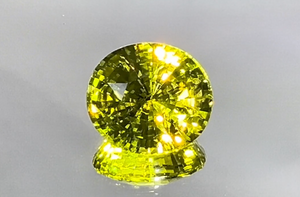 4.54ct Neon Chrysoberyll Ring mit D Flawless Diamanten, eingefasst in 18 Karat Gelbgold