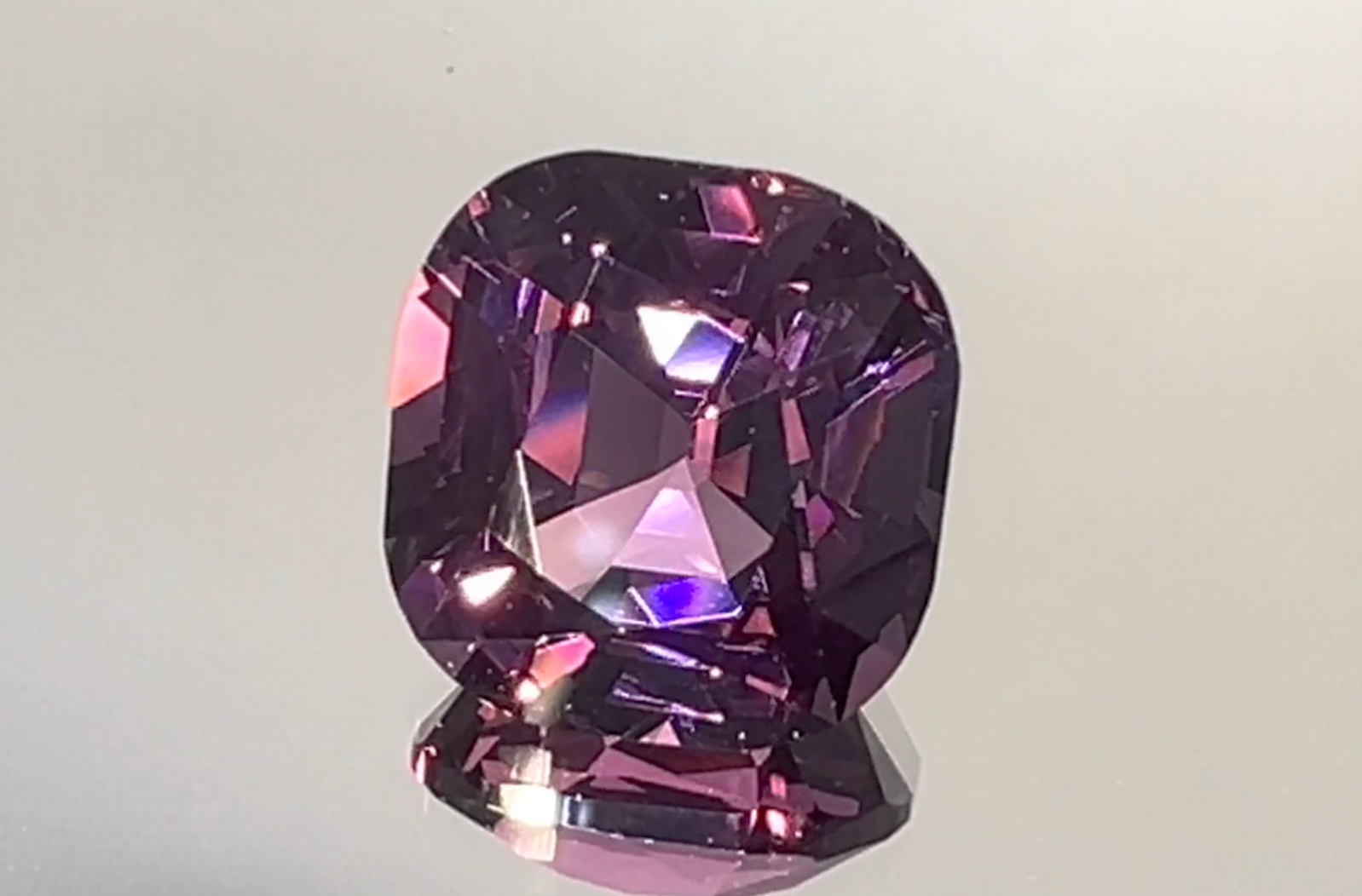 5.17ct burmesischer Spinell Ring mit D Flawless Diamanten, eingefasst in 18 Karat Weissgold