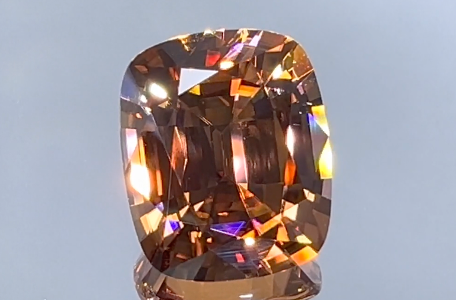 10.32ct Imperial Zirkon Ring mit D Flawless Diamanten, eingefasst in 18 Karat Gelbgold