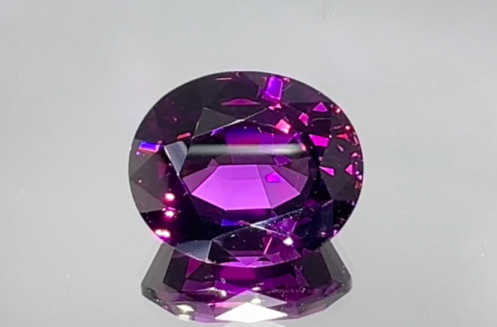 10.20ct Rekord blauer Magenta Granat Ring mit D Flawless Diamanten, eingefasst in 18 Karat Weissgold