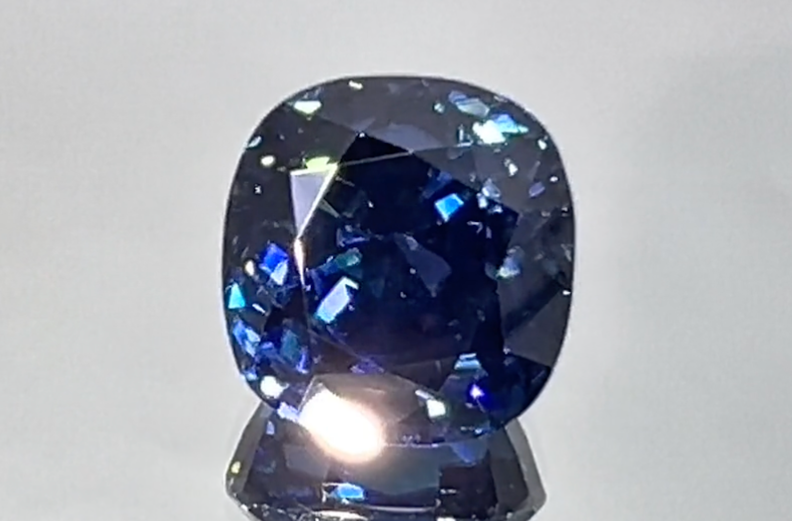 6.50ct 100% farbwechselnder Zirkon Ring mit D Flawless Diamanten, eingefasst in 18 Karat Weissgold