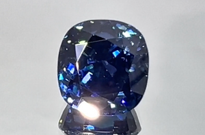 6.50ct 100% farbwechselnder Zirkon Ring mit D Flawless Diamanten, eingefasst in 18 Karat Weissgold