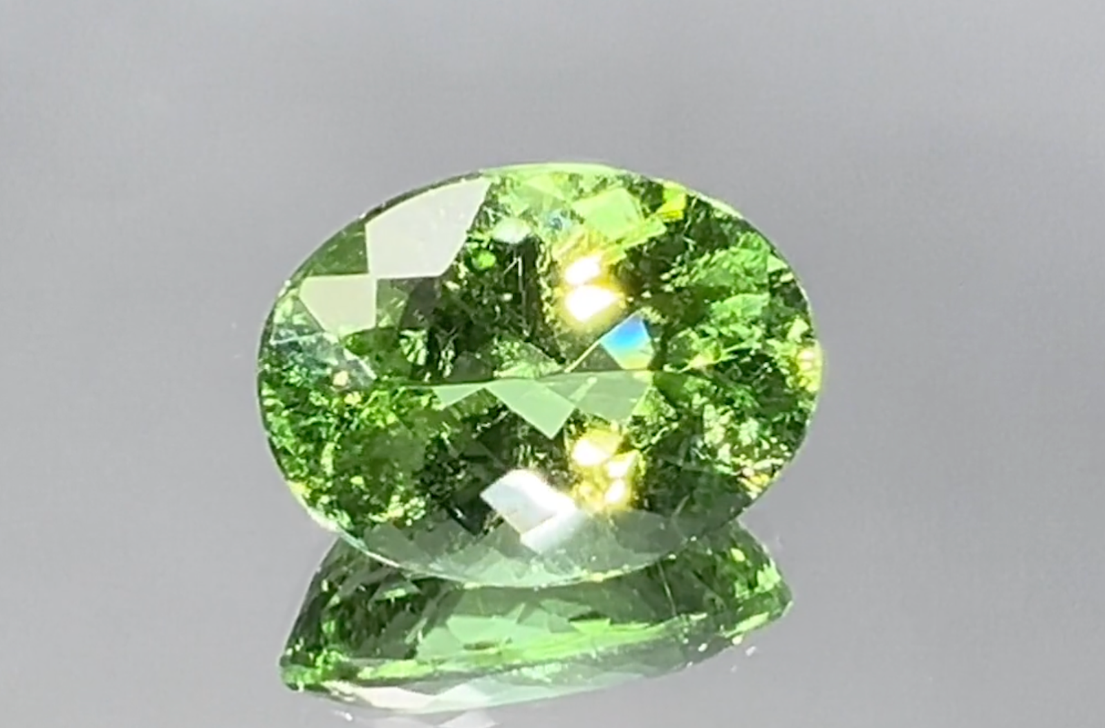 6.25ct Racing grüner Paraiba Ring mit D Flawless Diamanten, eingefasst in 18 Karat Gelbgold