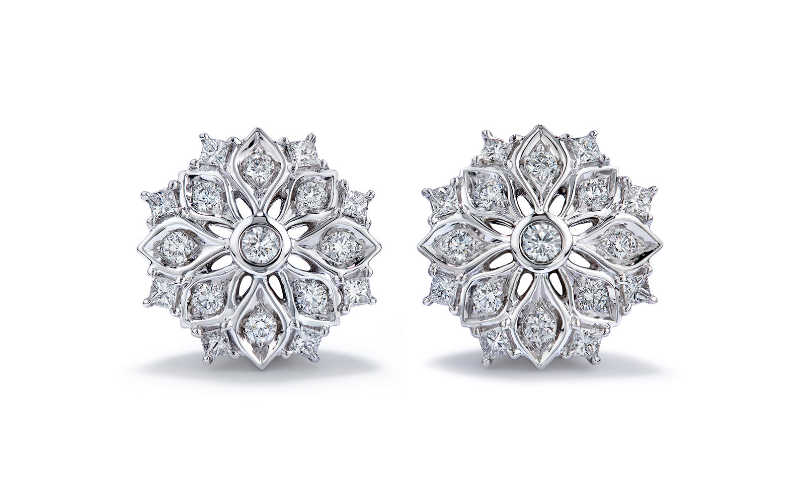 0.74ct Cherry Blossom D Flawless Diamanten Ohrringe eingefasst in 18 Karat Weissgold