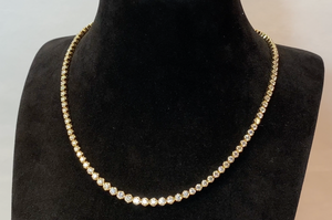 7.52ct D Flawless Diamanten Halskette, eingefasst in 18 Karat Gelbgold